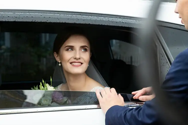 bride over the car window