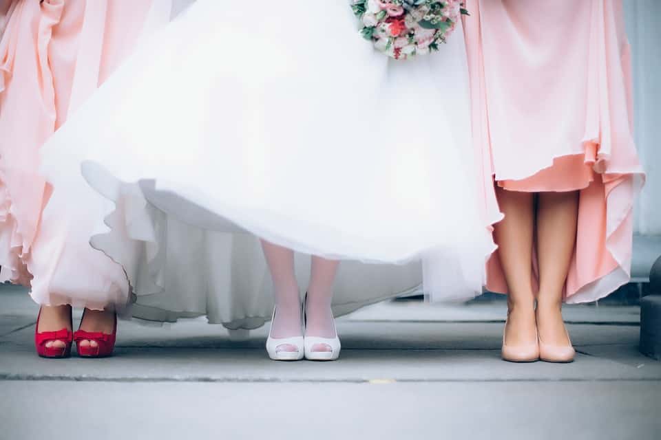 wedding-2275270_960_720 bride and bridesmaid