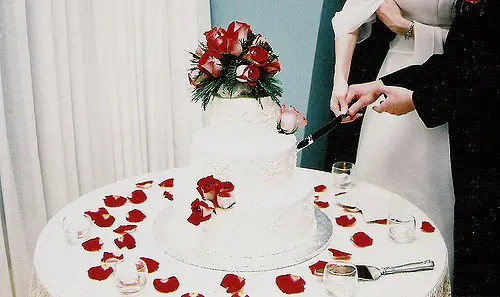 Best Cake  Cutting  Songs  That Your Guests Will Surely Dance To