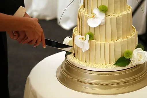 Best Cake Cutting Songs for Your Wedding