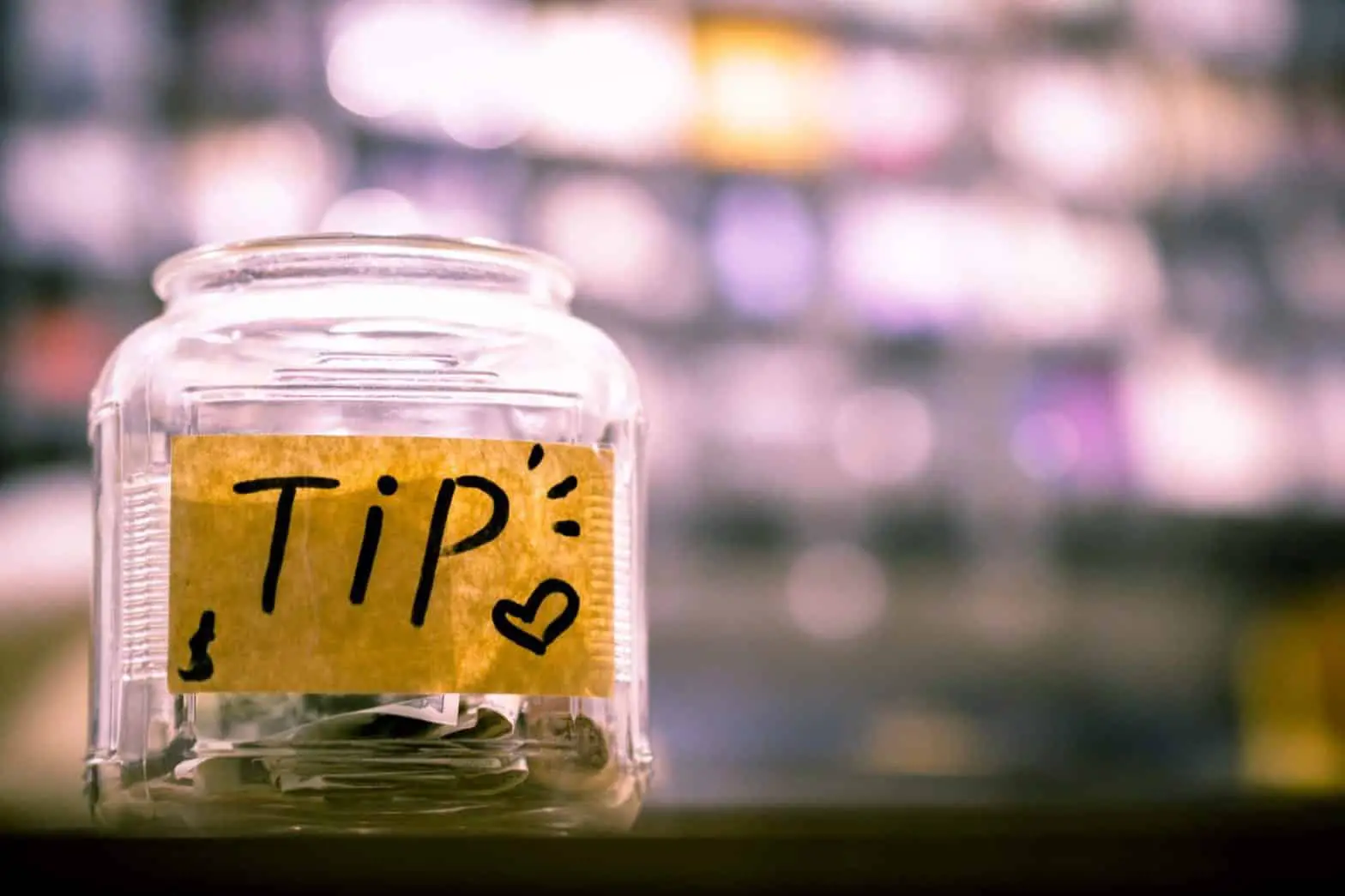 how much to tip wedding vendors: jar tip