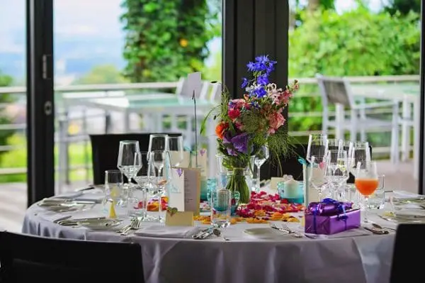 wedding table arrangements  